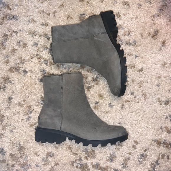gray sorel boots